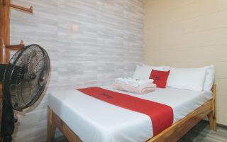 RedDoorz Hostel @ Faes Transient House - 0