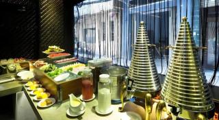 The White Hotel 8A Thai Van Lung - 7