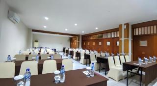 Alexander Hotel Tegal - 1
