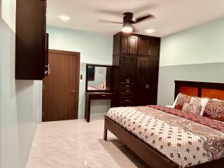 Hotel Sea Queen Suite & Golf Cart Rental - 8