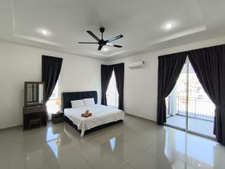 Lahat Serenity 168 Big Corner Cozy House - 3