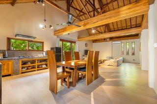 Villa Trembesi - New Spacious Luxury 2BR Private Villa - Free Gym Access - 60Mbps WiFi - Kuta Lombok - 5