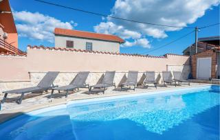 Gorgeous Home In Pridraga - 2