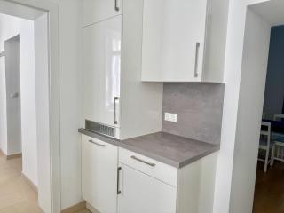 Cosy Long-Term Apartment with Free Parking - 1