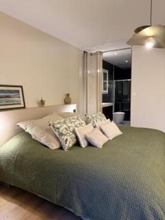 Cocon de Verdure avec piscine chambre lit king-size 2m - 6