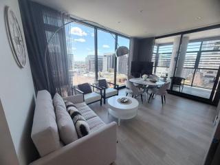 Stylish suites with City-view & Balcony in York&George - 5