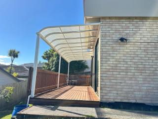 Albany Sunny Deck Retreat - 1