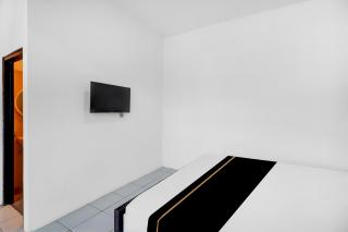 Hotel O near Trans Studio Theme Park formerly Sunset Cozy Residence - 3