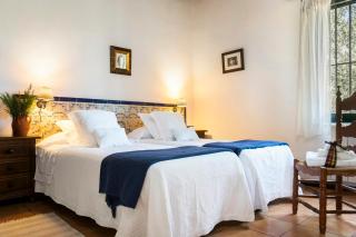 Retreat Among Oak Trees With Mountain Views - 7