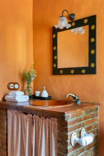 Retreat Among Oak Trees With Mountain Views - 4