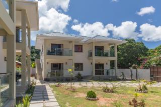 Yvon's Tropical Villa - 8