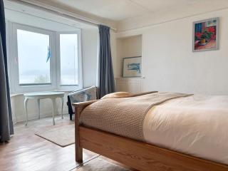 Unique Artsy Home on the Penzance Promenade - 3