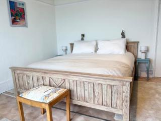 Unique Artsy Home on the Penzance Promenade - 3