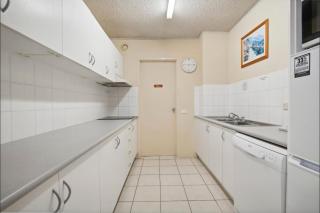 Budget Unrenovated Beachside Resort Style Complex Sandcastles 222 - 9