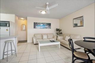 Budget Unrenovated Beachside Resort Style Complex Sandcastles 222 - 6