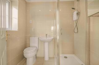 Spacious 4-Bed Warrington Home - 9