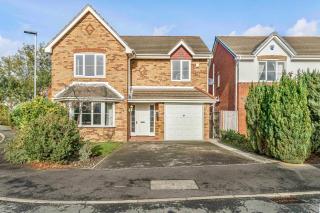 Spacious 4 Bedroom Warrington House with Free Parking Perfect for Contractors, Families and Business Guests - 0