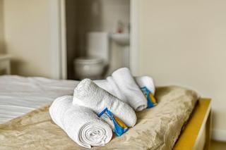 Spacious 4 Bedroom Warrington House with Free Parking Perfect for Contractors, Families and Business Guests - 7