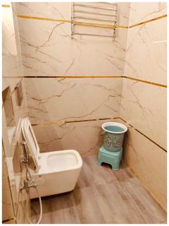 RAMJANAMBHOOMI ROAD V-R-I-N-D-A-V-A-N STAY Near Ramjanam Bhoomi Temple 500m # Restaurant and Parking Facility - Fully Air conditioning Premium Room- Best TOP RATED HOTEL IN AYODHYA - Ayodhya - 3