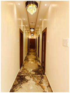 RAMJANAMBHOOMI ROAD V-R-I-N-D-A-V-A-N STAY Near Ramjanam Bhoomi Temple 500m # Restaurant and Parking Facility - Fully Air conditioning Premium Room- Best TOP RATED HOTEL IN AYODHYA - Ayodhya - 5