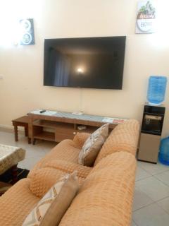 UrbanGuest Suites - 5