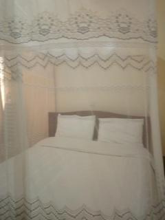 UrbanGuest Suites - 1