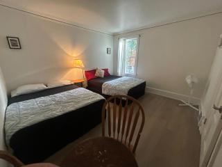 Vancouver Budget Guesthouse - Free Parking, Fast WiFi, Near Airport & Downtown - 0