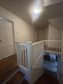 Vancouver Budget Guesthouse - Free Parking, Fast WiFi, Near Airport & Downtown - 4