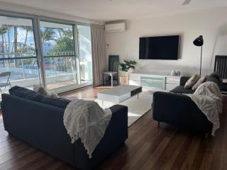 Beach side Cotton Tree Family Friendly Resort - Maroochydore - 2