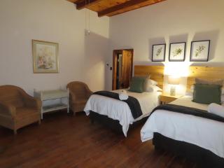 8 Olives Cottage - 6