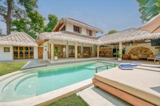 Villa Barcelona - Private 5 BDR Villa in Seminyak, Best Location, large Pool & Garden - 9
