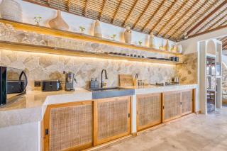 Villa Barcelona - Private 5 BDR Villa in Seminyak, Best Location, large Pool & Garden - 4