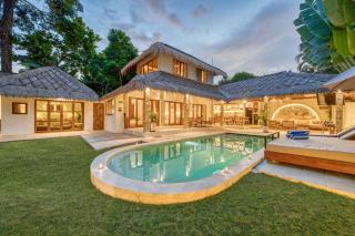 Villa Barcelona - Private 5 BDR Villa in Seminyak, Best Location, large Pool & Garden - 0