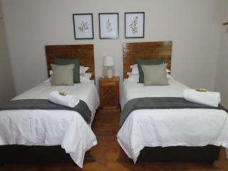 8 Olives Cottage - 2