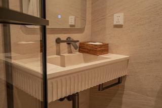 Căn hộ view hồ, nội thất Châu Âu, giá trị 5 sao - 4