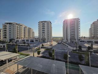 Silkhaus Studio Getaway in Al Battros Tower - 4