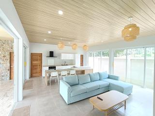 Tropical & Luxurious Pool Villa - 1