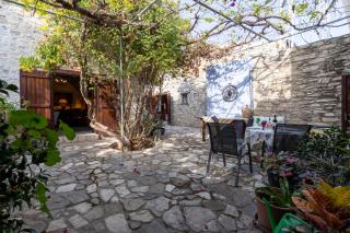 Villa Monti Cozy Yard & BBQ Perfect for Families & Friends - 1