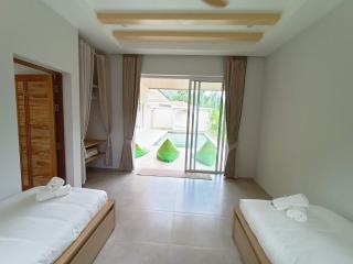 Tropical & Luxurious Pool Villa - 4