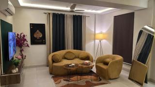 Luxury 1BHK Apartment with Eiffel View Bahria - 8