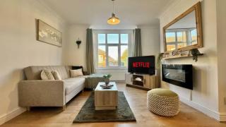 3-bedroom Doncaster contractor stay near hospital with free parking - 0