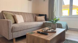 3-bedroom Doncaster contractor stay near hospital with free parking - 9