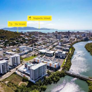 City convenience in Modern Townsville Apartment - 0