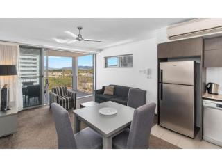 City convenience in Modern Townsville Apartment - 7
