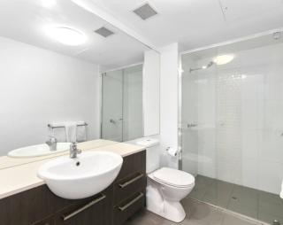 City convenience in Modern Townsville Apartment - 5