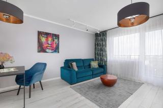 Modern City View Apartment in Szczecin with Balcony & Workspace by Noclegi Renters - 5