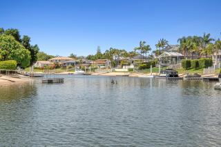 Waterfront entertainers dream with private beach - Gold Coast - 4