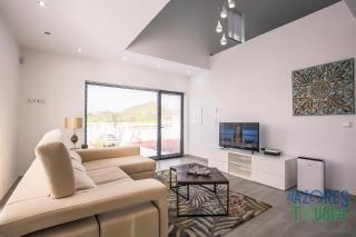 Silver Gate Home - 8