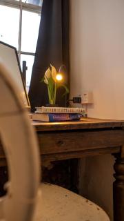 Studio Apartment, Private Parking, Walk To Centre, Uni and Hospital, Long Stay Prices - 5