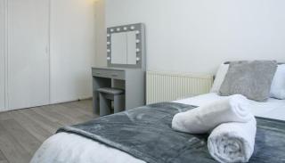 Three bedroom house near M54, J2 - 7